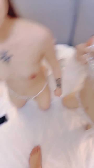 Cover preview for 姐妹花欣怡 超甜姐妹玉体迷人伺候男友夜夜双飞